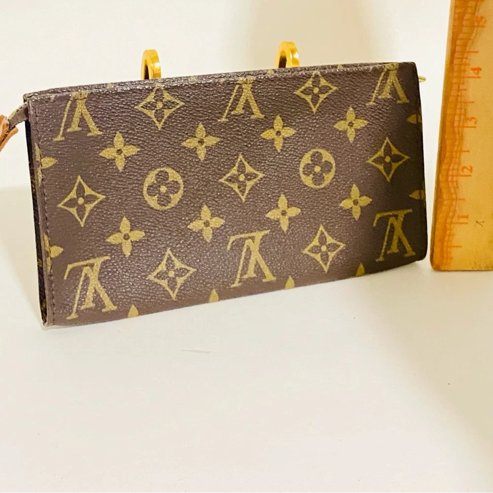 Louis Vuitton Brown and Gold Monogram Clutch size 8x4